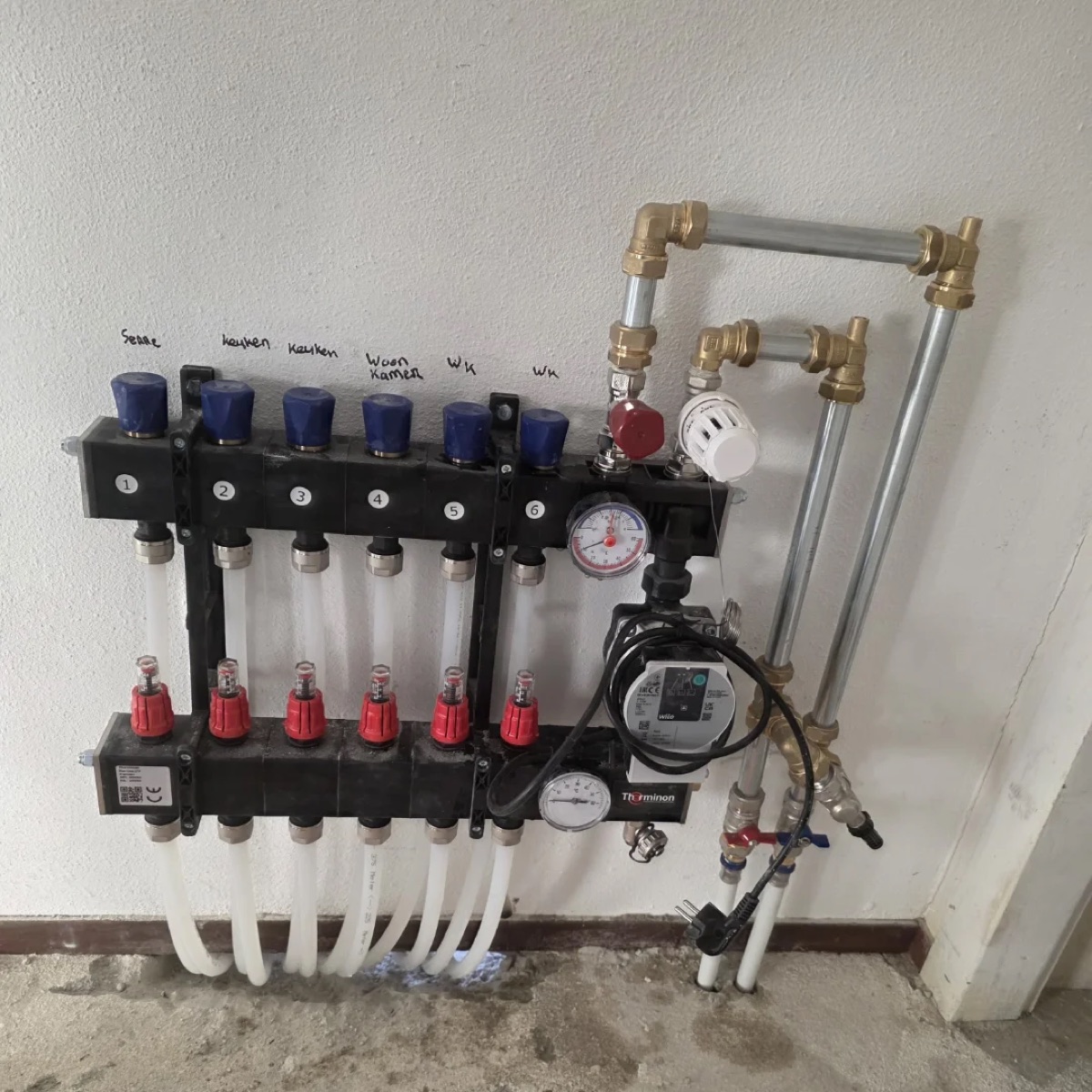 Vloerverwarming voor- en nadelen, toegelicht door installateur Laaribi Installatietechniek